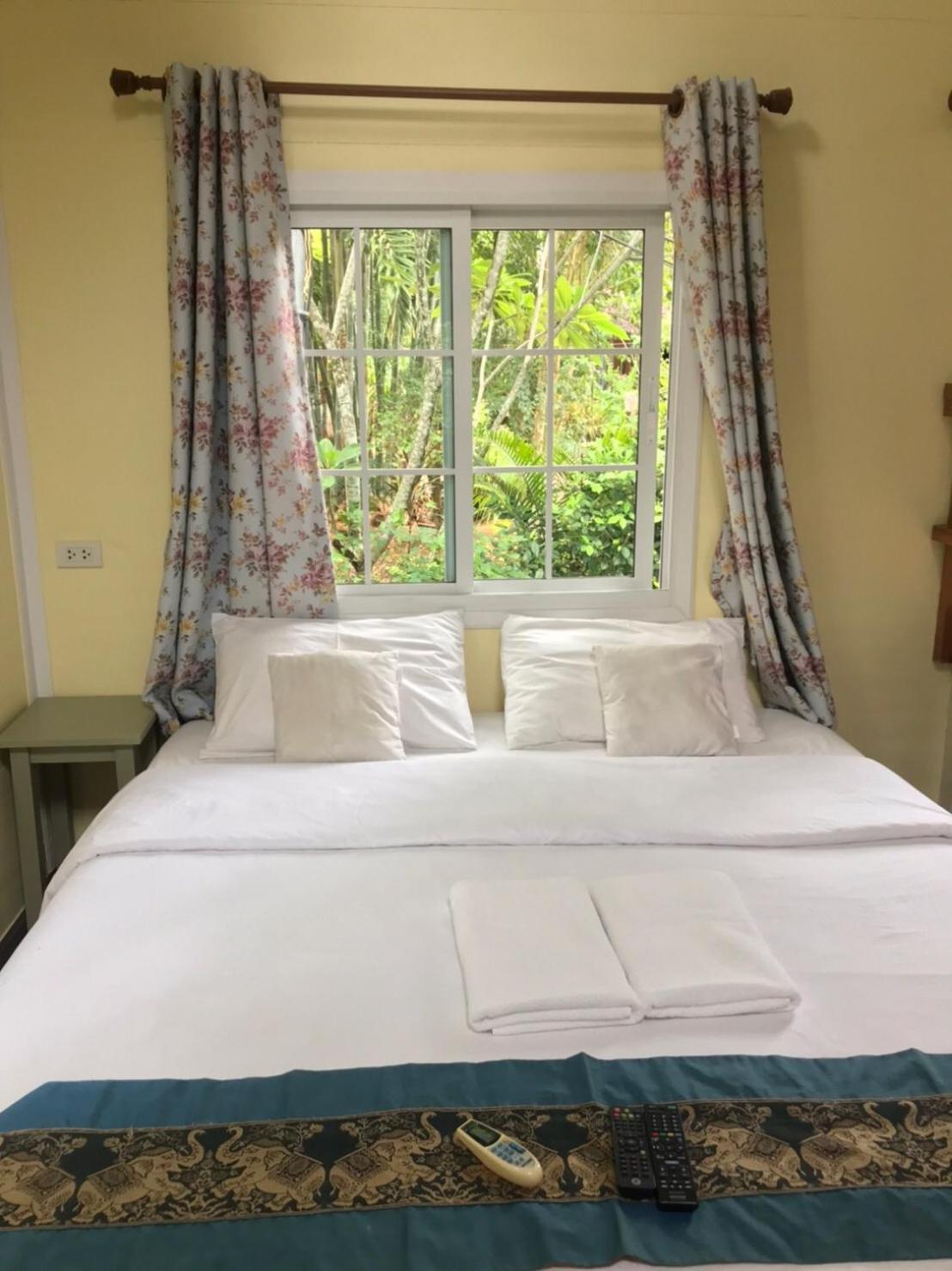 Baan Pong Tara Hotel Suan Phueng Exterior foto