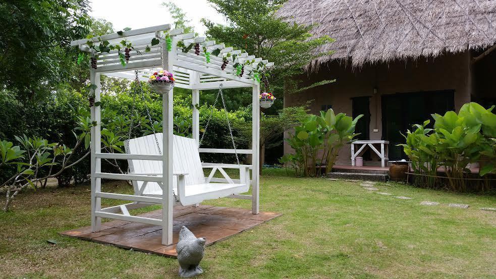 Baan Pong Tara Hotel Suan Phueng Exterior foto